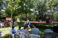 Ni&ntilde;os participan